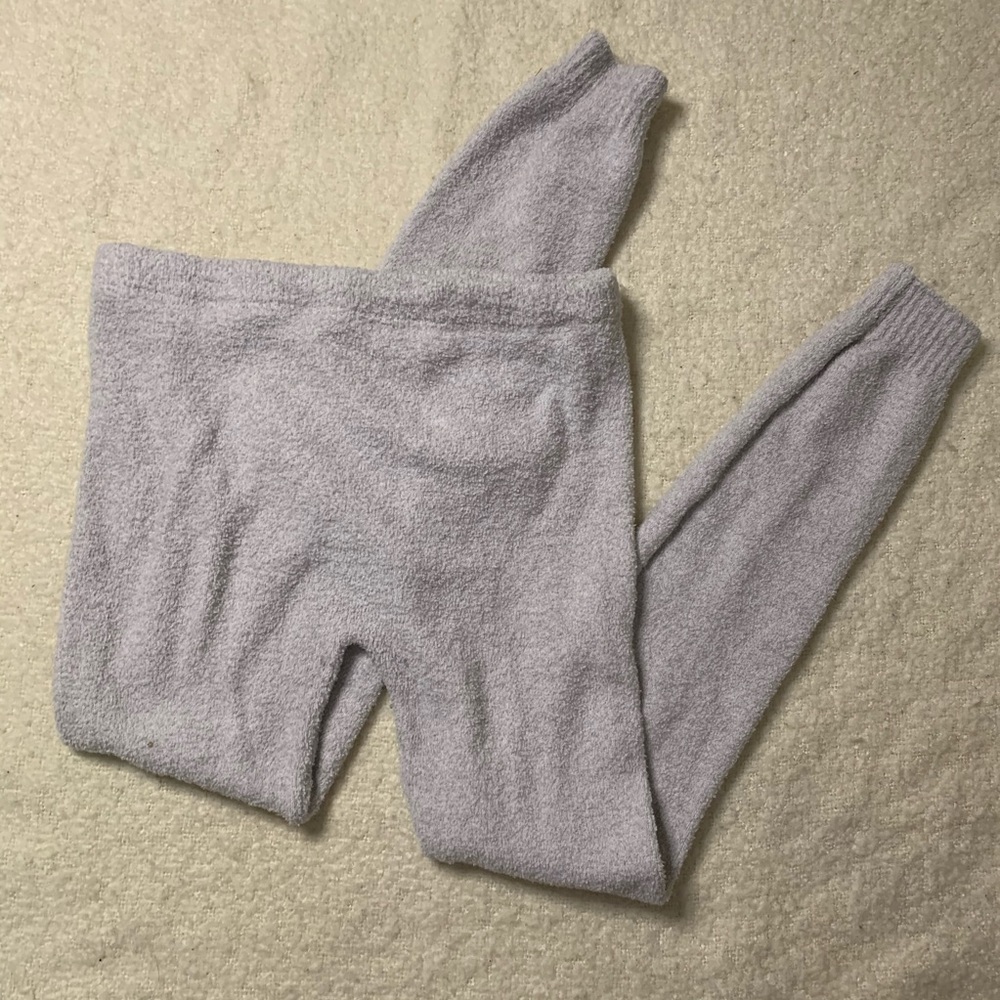 Kim kardashians Cozy off white leggings